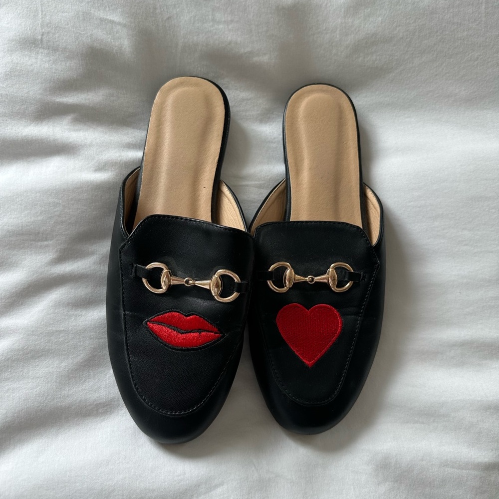 Gucci look alike loafers, black leather red lips and heart